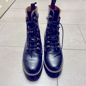 Dr Martens Leona platform combat boot size 8